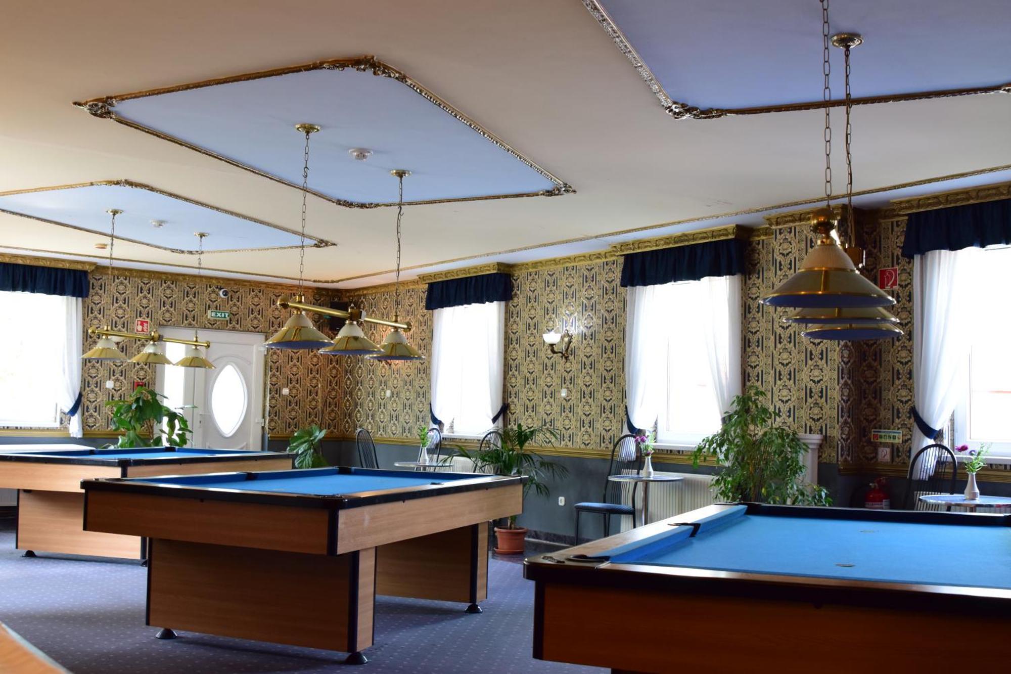 Hotel Bibic Es Tueskevar Etterem Es Horgaszto Nyíregyháza Dış mekan fotoğraf