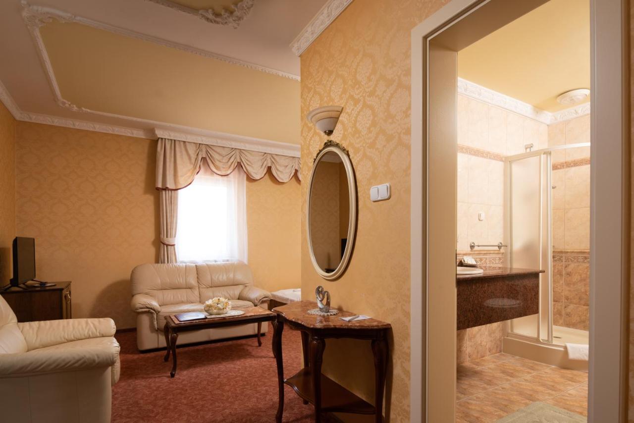 Hotel Bibic Es Tueskevar Etterem Es Horgaszto Nyíregyháza Dış mekan fotoğraf