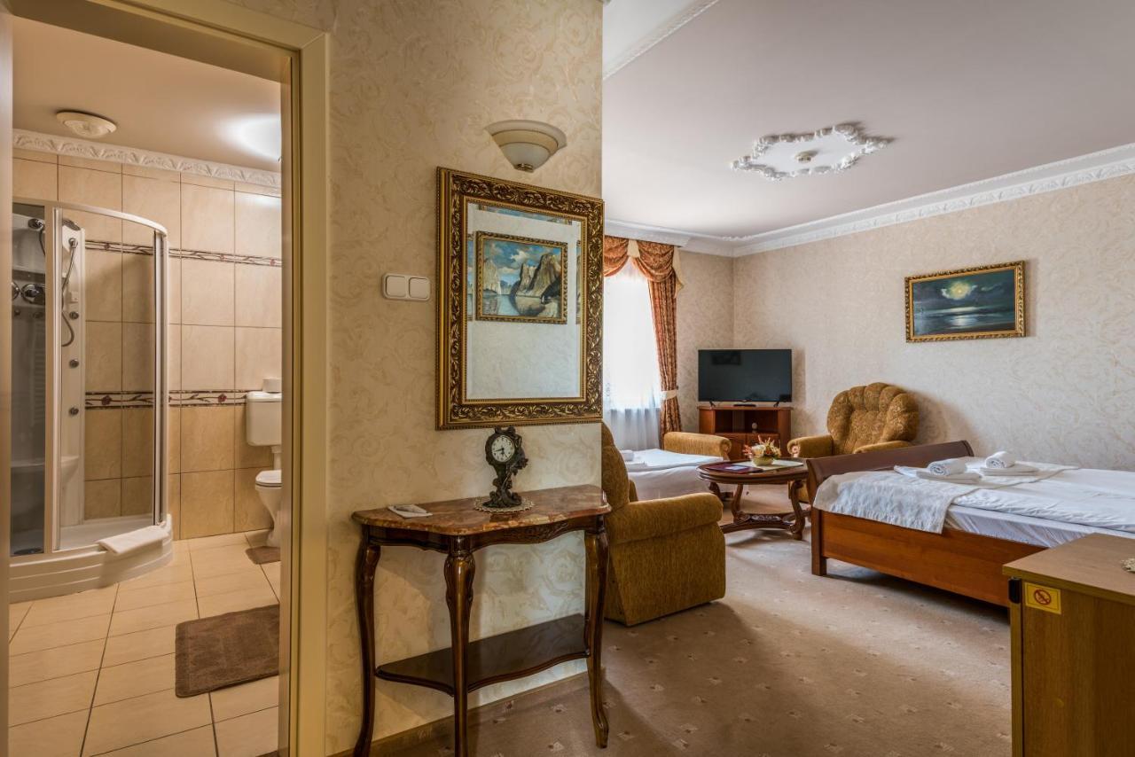 Hotel Bibic Es Tueskevar Etterem Es Horgaszto Nyíregyháza Dış mekan fotoğraf