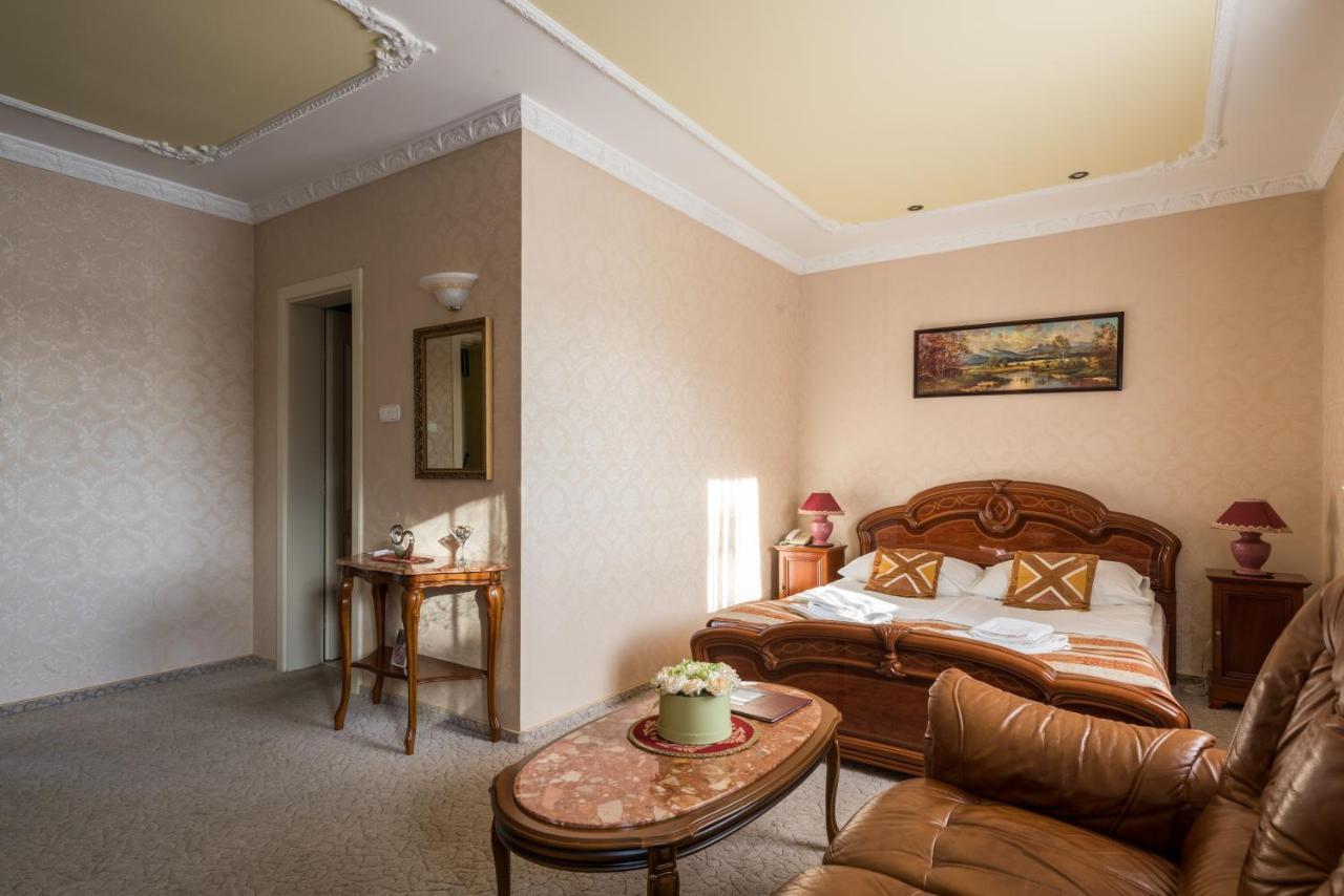 Hotel Bibic Es Tueskevar Etterem Es Horgaszto Nyíregyháza Dış mekan fotoğraf