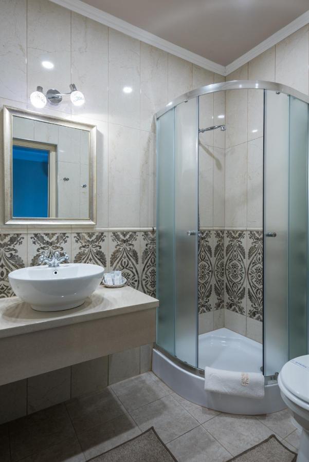 Hotel Bibic Es Tueskevar Etterem Es Horgaszto Nyíregyháza Dış mekan fotoğraf
