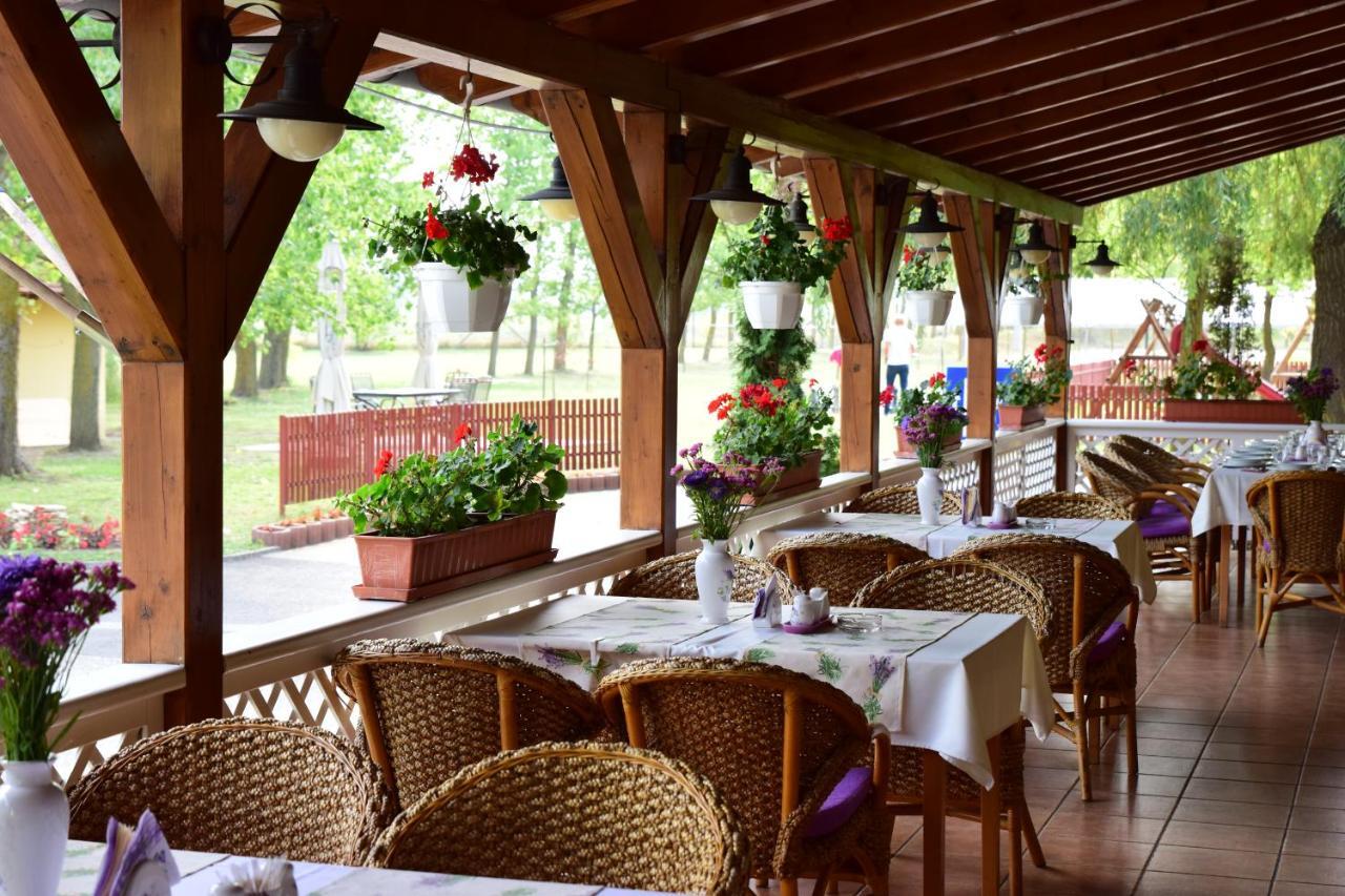 Hotel Bibic Es Tueskevar Etterem Es Horgaszto Nyíregyháza Dış mekan fotoğraf