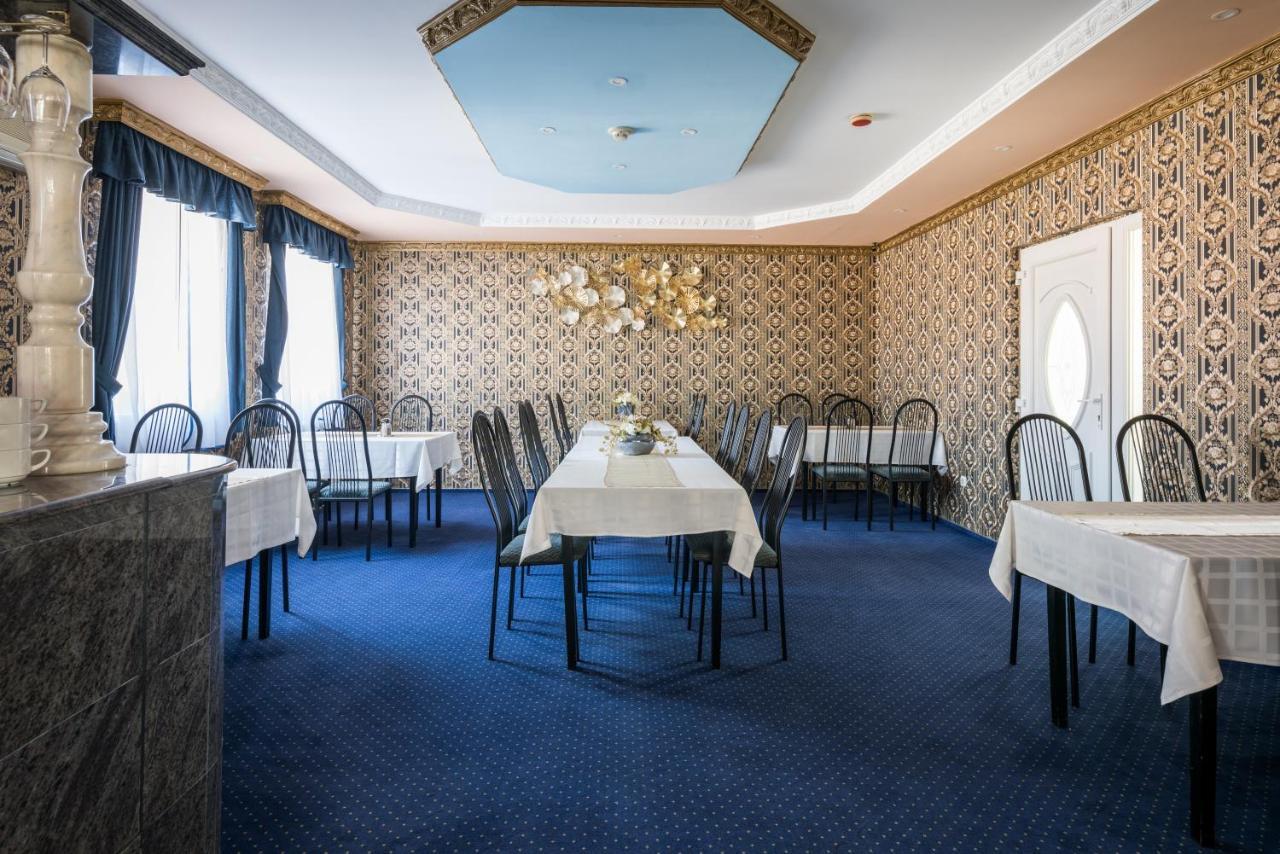 Hotel Bibic Es Tueskevar Etterem Es Horgaszto Nyíregyháza Dış mekan fotoğraf