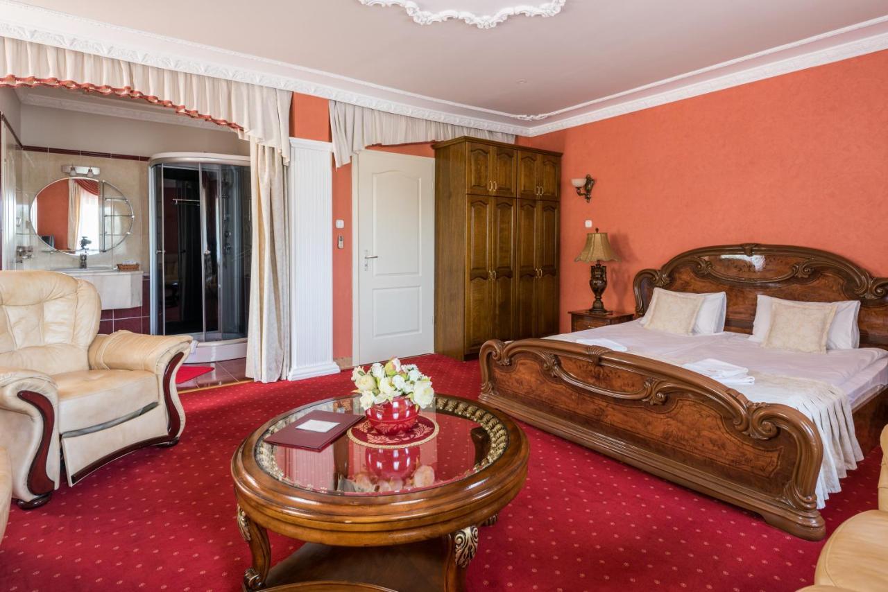 Hotel Bibic Es Tueskevar Etterem Es Horgaszto Nyíregyháza Dış mekan fotoğraf
