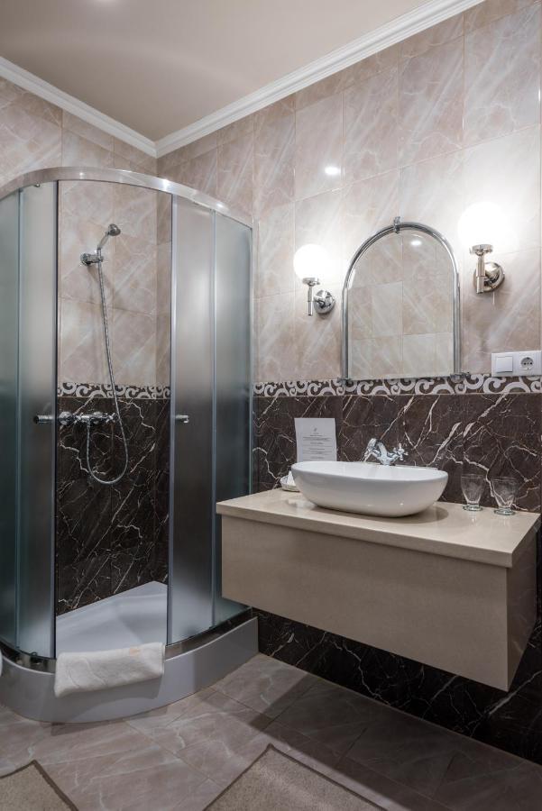 Hotel Bibic Es Tueskevar Etterem Es Horgaszto Nyíregyháza Dış mekan fotoğraf